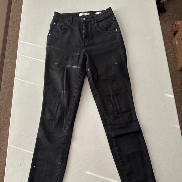 Black Guess Skinny Jeans - Picture 2 of 3